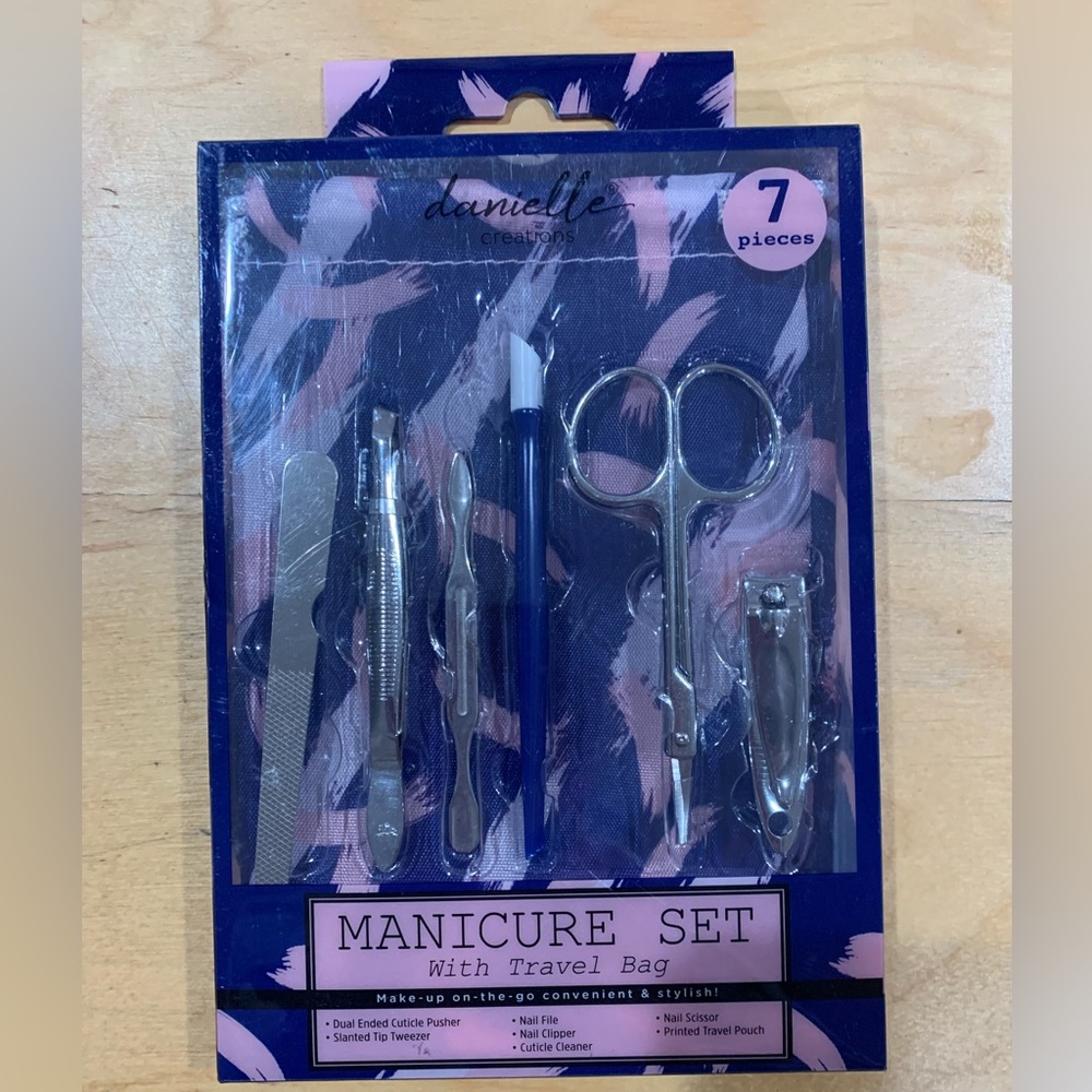 🖤5 for $20-Danielle Creations 7 piece Manicure Set with stylish print travel bag